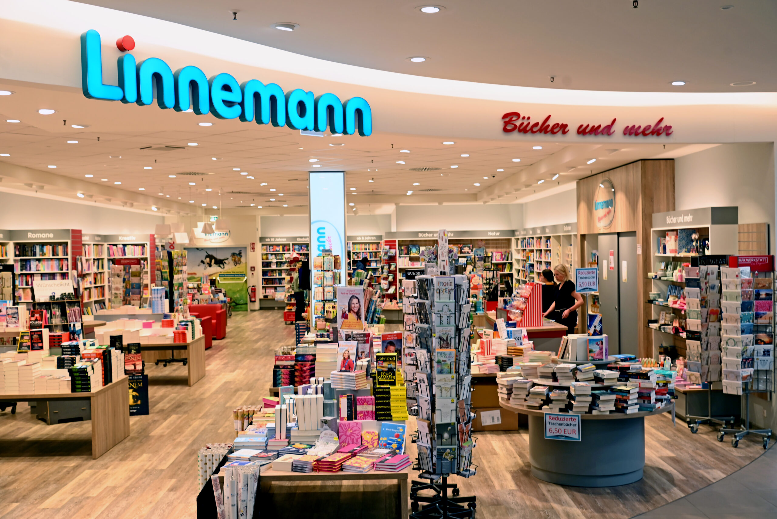 Blick in den Innenraum der Buchhandlung Linnemann