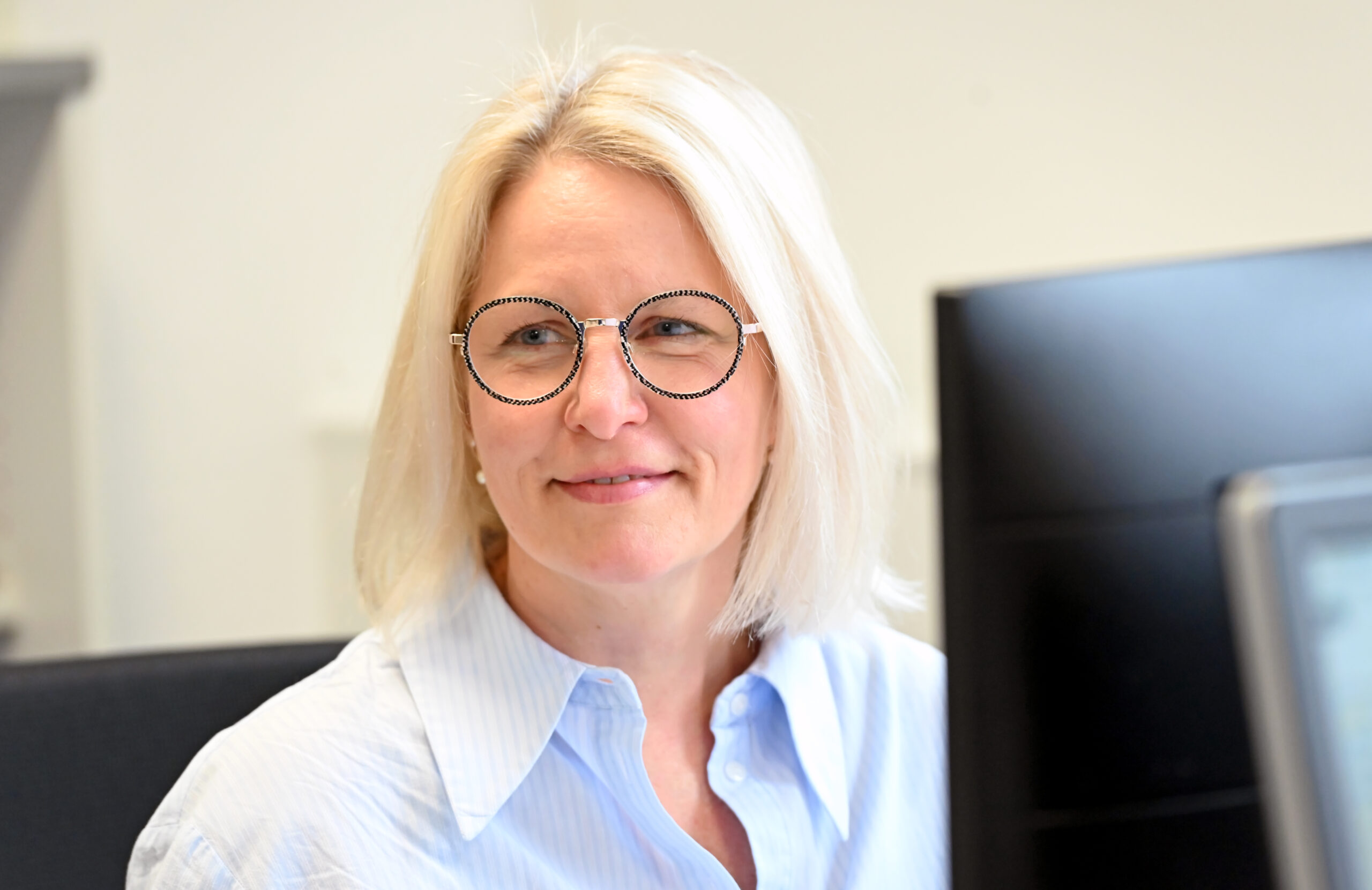 Tanja Huckemann am Schreibtisch